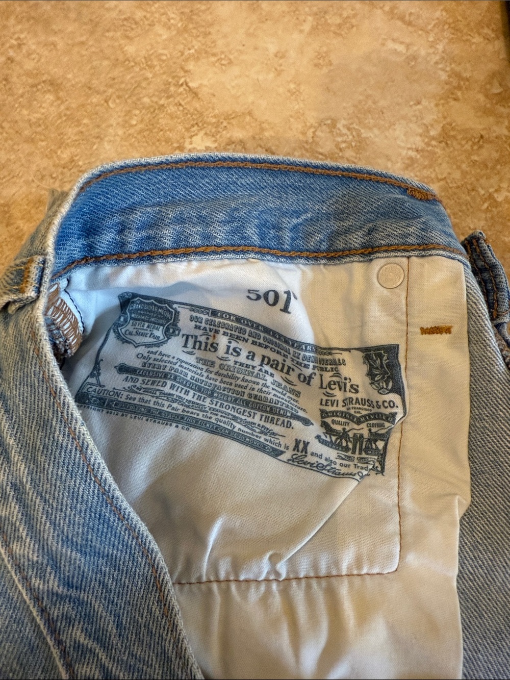 Levi's - Picture 4 of 4
